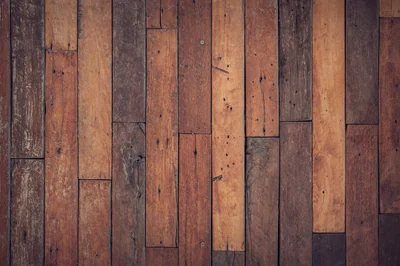 Rénover un vieux parquet en bois massif sans ponceuse : 5 astuces efficaces