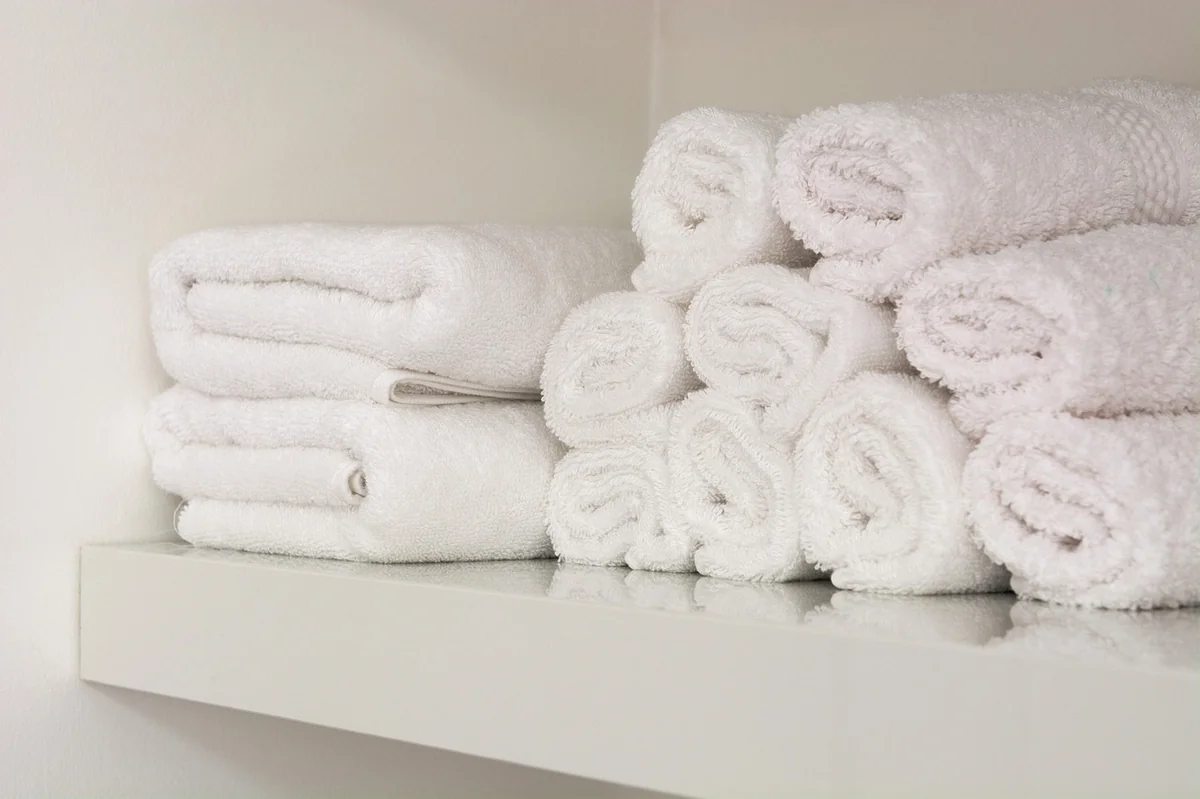 Comment organiser votre salle de bain avec des paniers