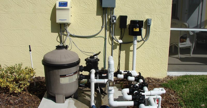 Air dans la pompe piscine : les causes et solutions pour la purger facilement