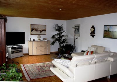 Horloge murale salon : 15 modèles tendance pour sublimer votre déco en 2026