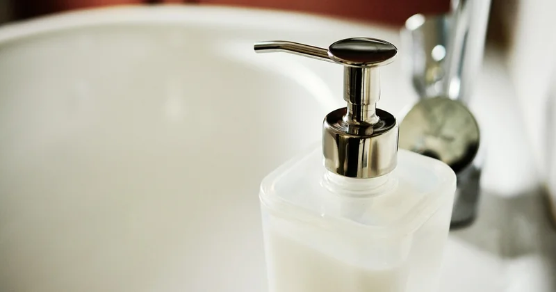 Salle de bain : la seule pièce où la norme tranche vraiment