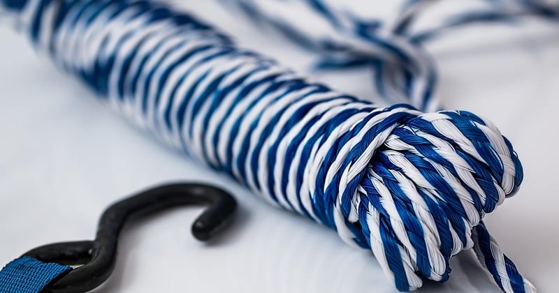 Comment fixer sur du crépi extérieur sans percer : 5 astuces infaillibles